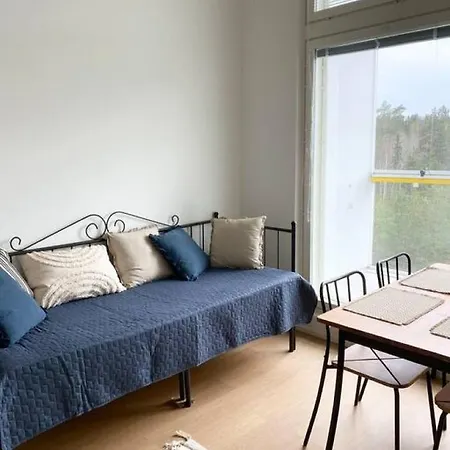 15 Min Drive To Airport, Free Parking Apartment