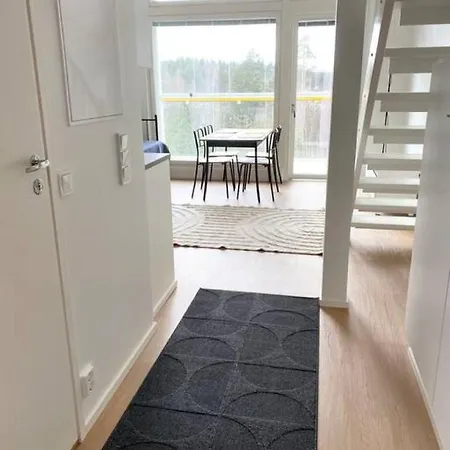 Apartment 15 Min Drive To Airport, Free Parking *